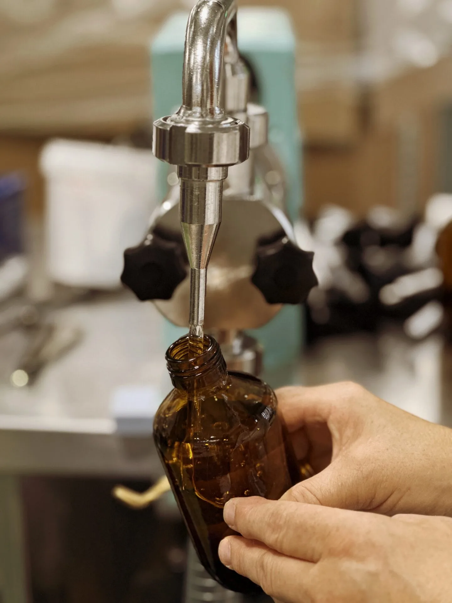 MusaCalma_Naturkosmetik_Hautpflege_Produktion_Handbefüllt