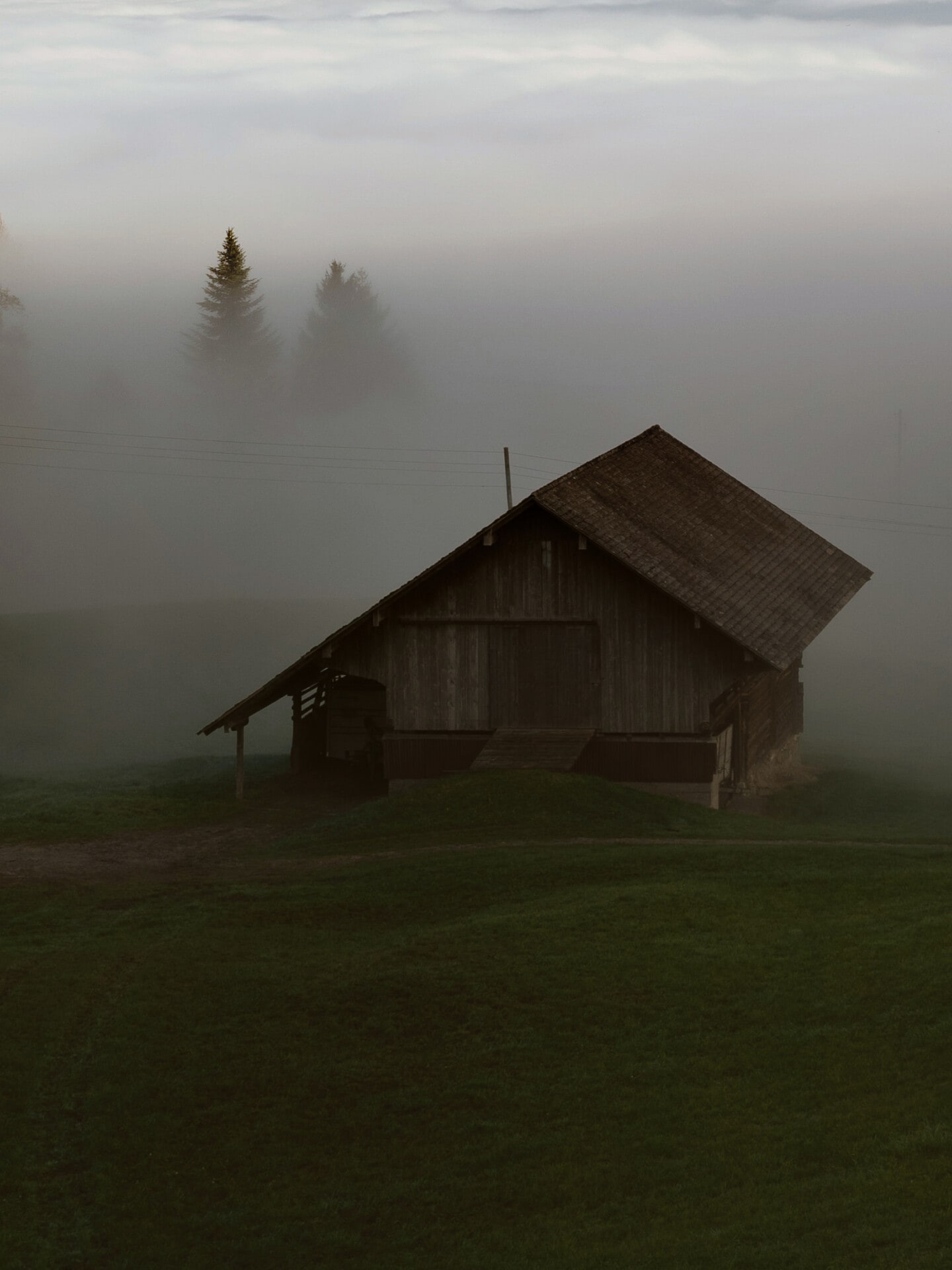 Berghütte im Nebel Schweiz